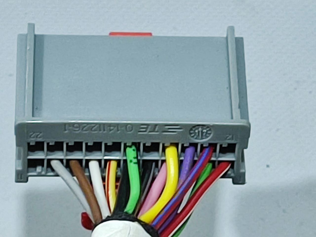 LR048353 Right mirror cover Land Rover Discovery Sport L550 (2015-) Used cost 42 € in stock 1 pcs.