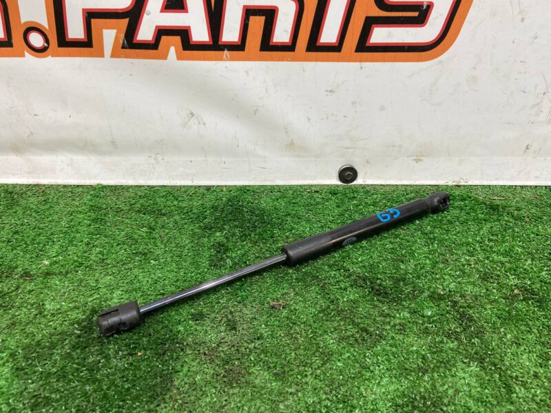 LR049207 Hood shock absorber RANGE ROVER SPORT L494 13- Used cost 10 € in stock 12 pcs.