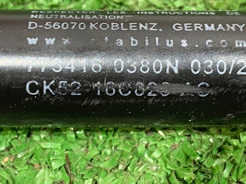 LR049207 Hood shock absorber RANGE ROVER SPORT L494 13- Used cost 10 € in stock 12 pcs.