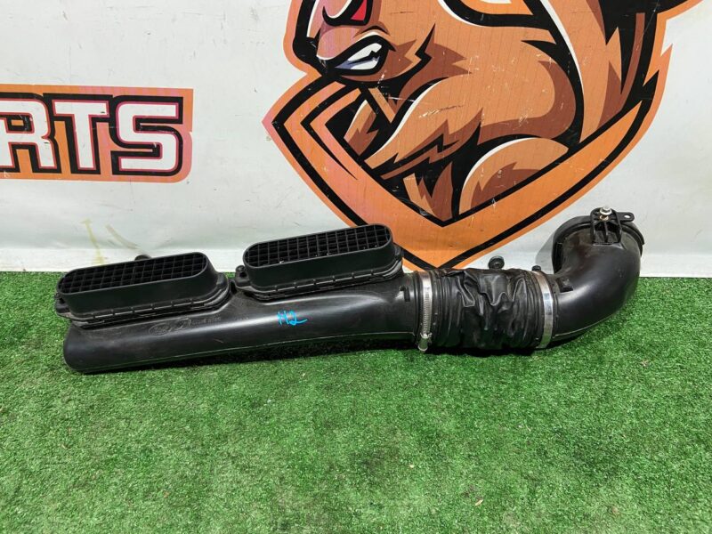 LR049313 Exhaust air channel right Range Rover Sport L494 (2014-2022) used cost 80 € in stock 1 pcs.