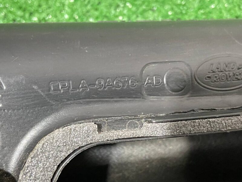 LR049313 Exhaust air channel right Range Rover Sport L494 (2014-2022) used cost 80 € in stock 1 pcs.