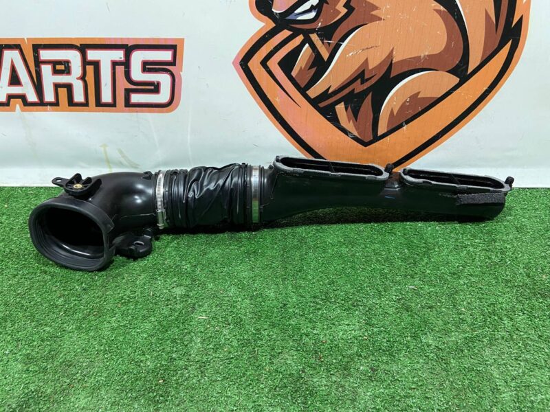 LR049313 Exhaust air channel right Range Rover Sport L494 (2014-2022) used cost 80 € in stock 1 pcs.