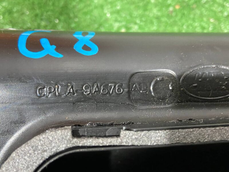 LR049313 Exhaust air channel right Range Rover Sport L494 (2014-2022) used cost 80 € in stock 1 pcs.