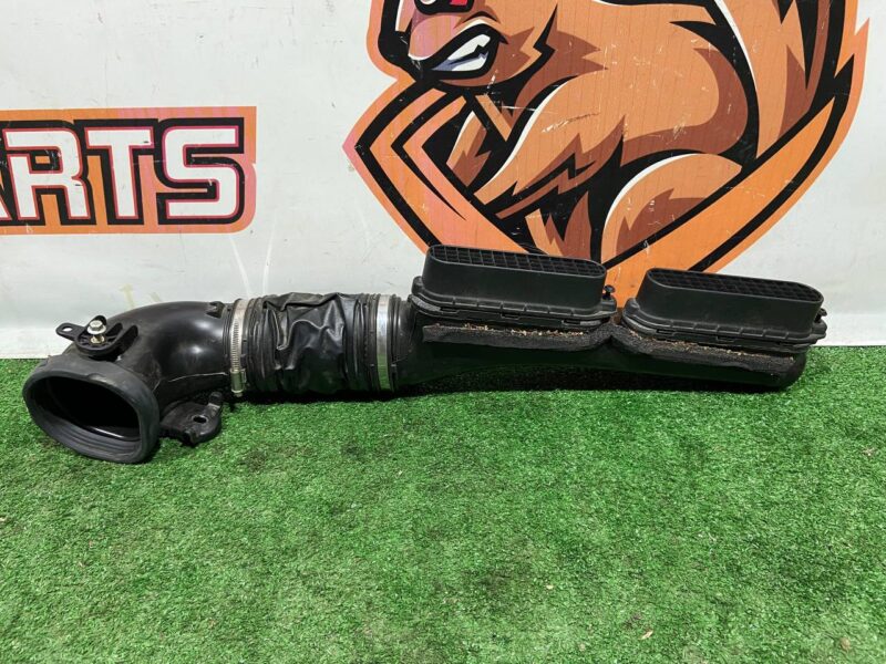LR049313 Exhaust air channel right Range Rover Sport L494 (2014-2022) used cost 80 € in stock 1 pcs.