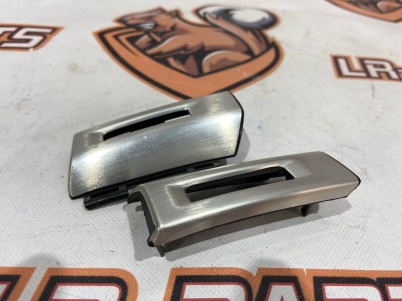 LR049986 RANGE ROVER Fan louver socket (L405) 2013- Used cost 20 € in stock 1 pcs.