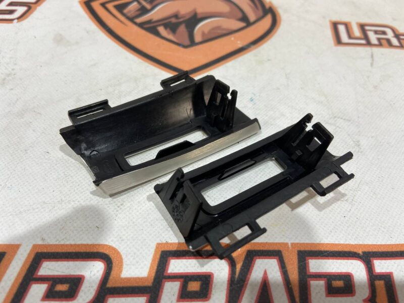 LR049986 RANGE ROVER Fan louver socket (L405) 2013- Used cost 20 € in stock 1 pcs.
