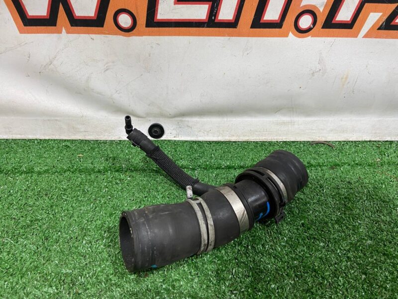 LR049990 Thermostat nozzle Range Rover Sport L494 (2014-2022) Used cost 20 € in stock 2 pcs.