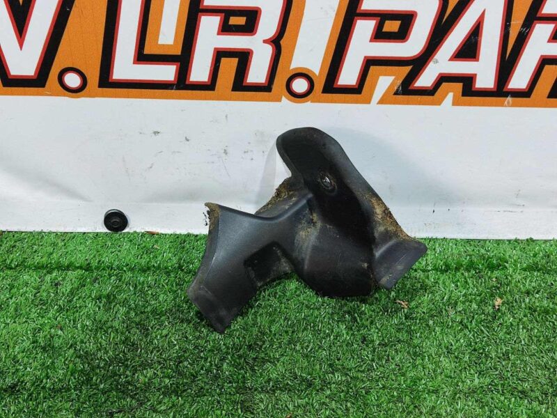 LR054318 Lifting Rear door Hinge cover left Range Rover Evoque L538 (2012-2018) Used cost 5 € in stock 1 pcs.