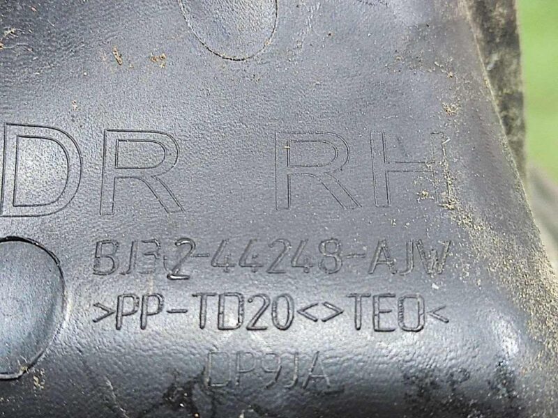 LR054319 Right Rear Door Lifting Hinge Cover Range Rover Evoque L538 (2012-2018) Used cost 5 € in stock 2 pcs.