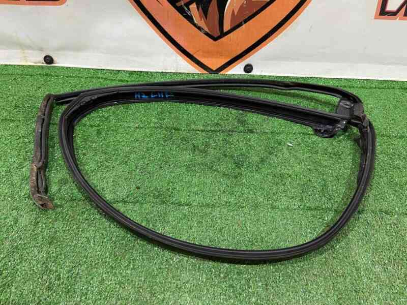 LR054777 Front left door seal Range Rover L405 (2013-2021) Used cost 50 € in stock 1 pcs.