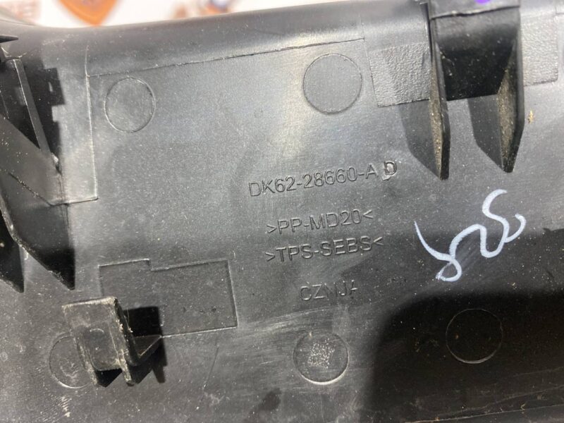 LR056800 Lamp access cover right Range Rover Sport L494 Used cost 20 € in stock 1 pcs.
