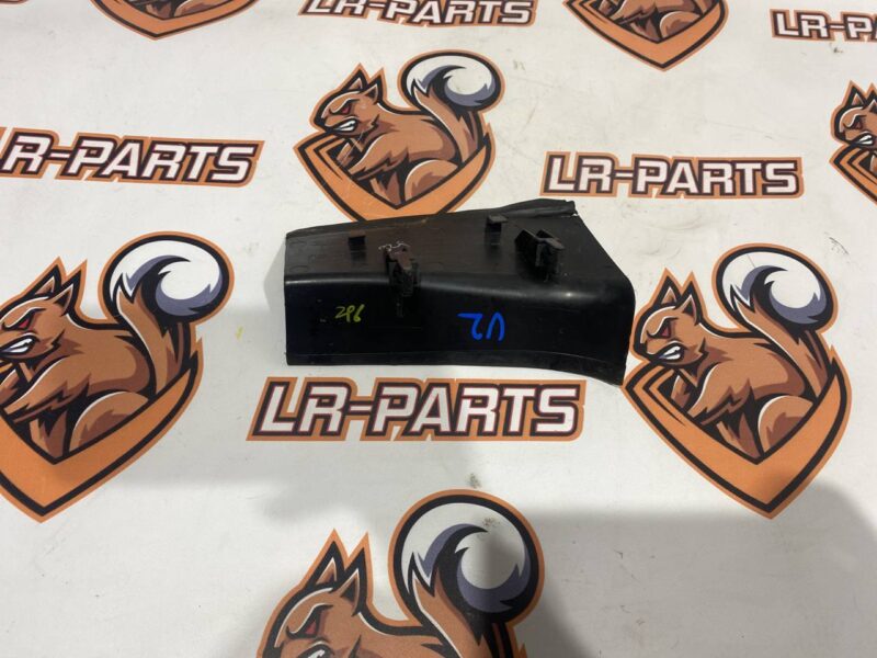 LR056800 Lamp access cover right Range Rover Sport L494 Used cost 20 € in stock 1 pcs.