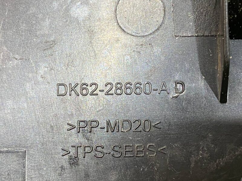 LR056800 Lamp access cover right Range Rover Sport L494 Used cost 20 € in stock 1 pcs.