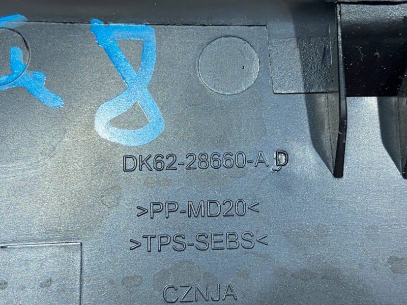 LR056800 Lamp access cover right Range Rover Sport L494 Used cost 20 € in stock 1 pcs.