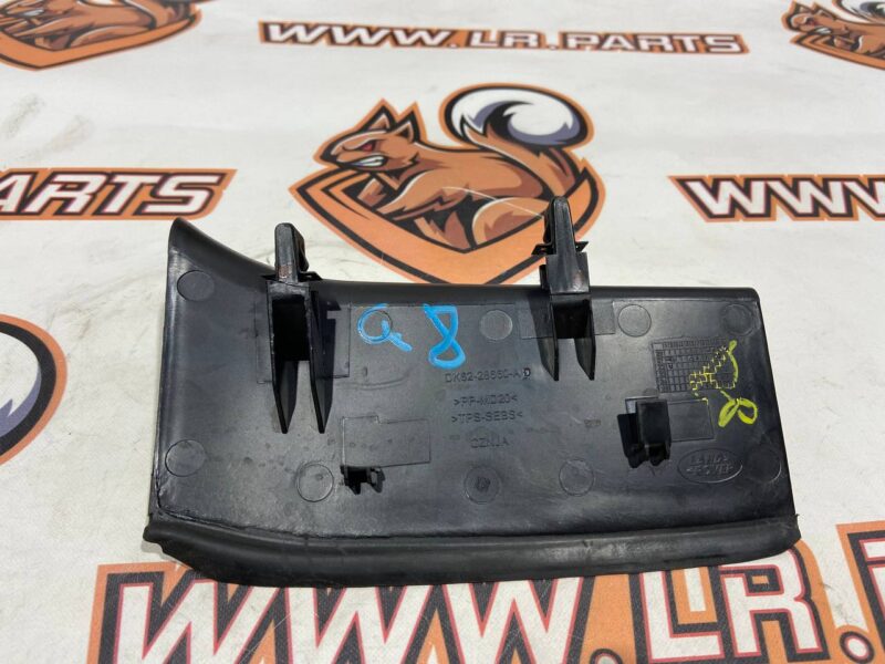 LR056800 Lamp access cover right Range Rover Sport L494 Used cost 20 € in stock 1 pcs.
