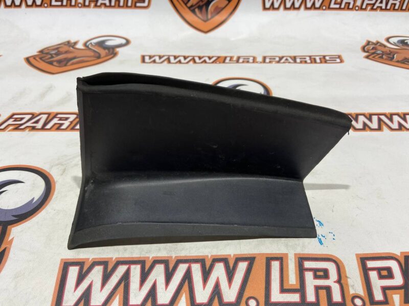 LR056800 Lamp access cover right Range Rover Sport L494 Used cost 20 € in stock 1 pcs.