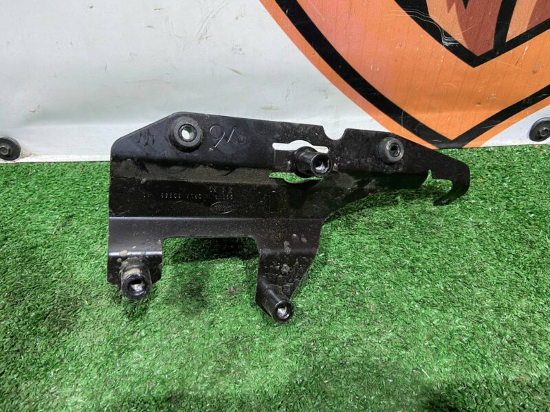 LR058373 Turbine bracket RANGE ROVER SPORT L494 13- Used cost 15 € in stock 1 pcs.
