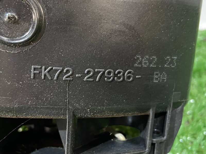 LR058473 Fuel filler flap assembly Land Rover Discovery Sport L550 (2015-) Used cost 50 € in stock 5 pcs.