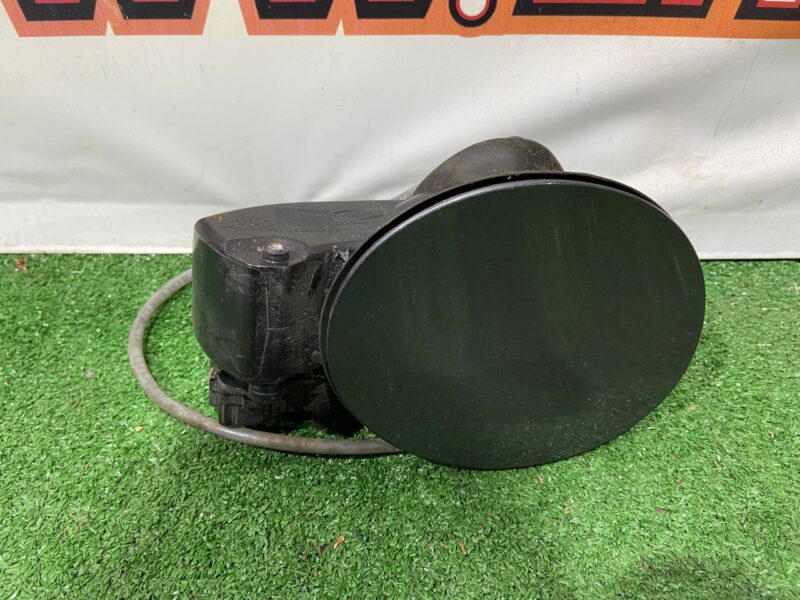 LR058473 Fuel filler flap assembly Land Rover Discovery Sport L550 (2015-) Used cost 50 € in stock 5 pcs.