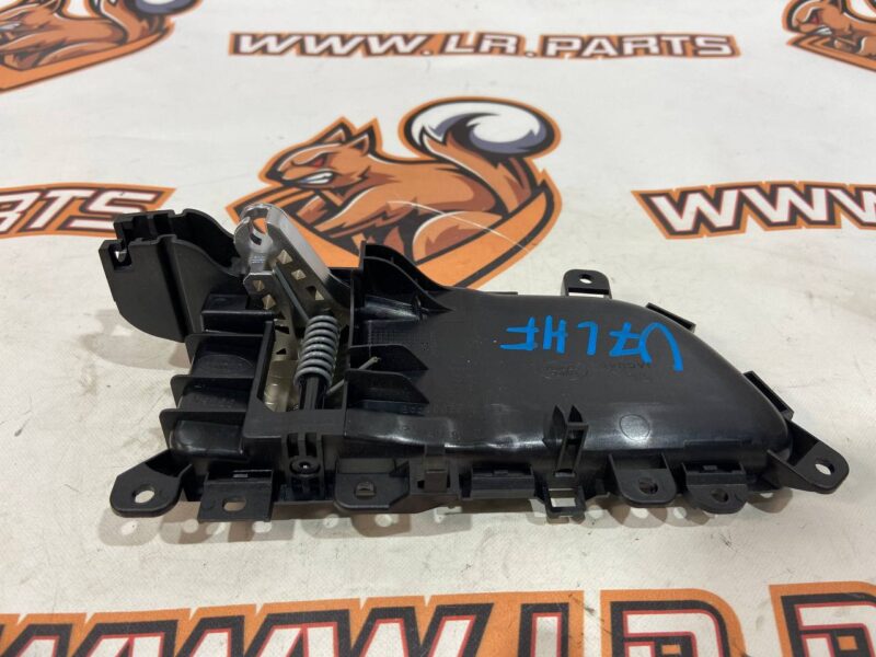 LR059560 Door handle Inner left Land Rover Discovery Sport L550 (2015-) Used cost 20 € in stock 1 pcs.