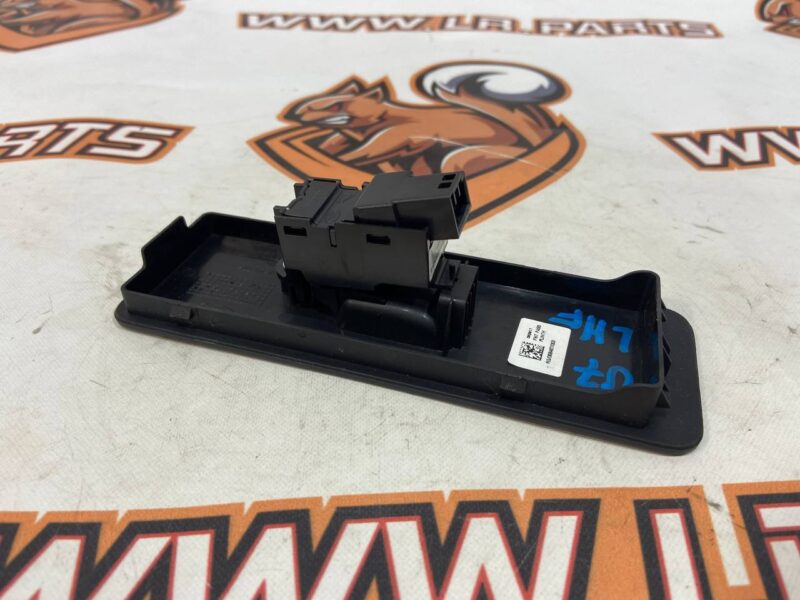 LR059773 Window lifter button LAND ROVER DISCOVERY SPORT L550 2015- Used cost 8 € in stock 16 pcs.