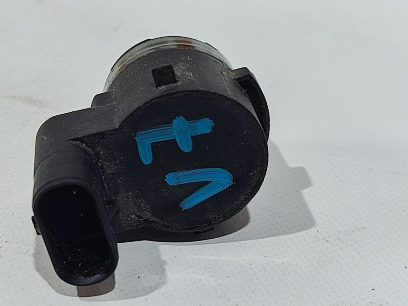 LR059785 Parking sensor 2.0IE in the rear arch extension LAND ROVER DISCOVERY SPORT (L550) 2015- Used cost 30 € in stock 1 pcs.