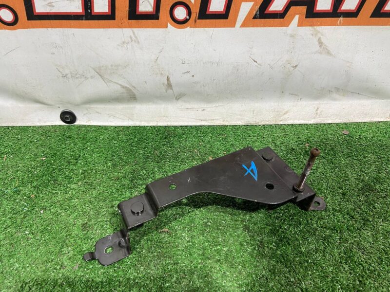 LR060076 Bracket for Range Rover L405 (2013-2021) radar mount Used cost 25 € in stock 1 pcs.