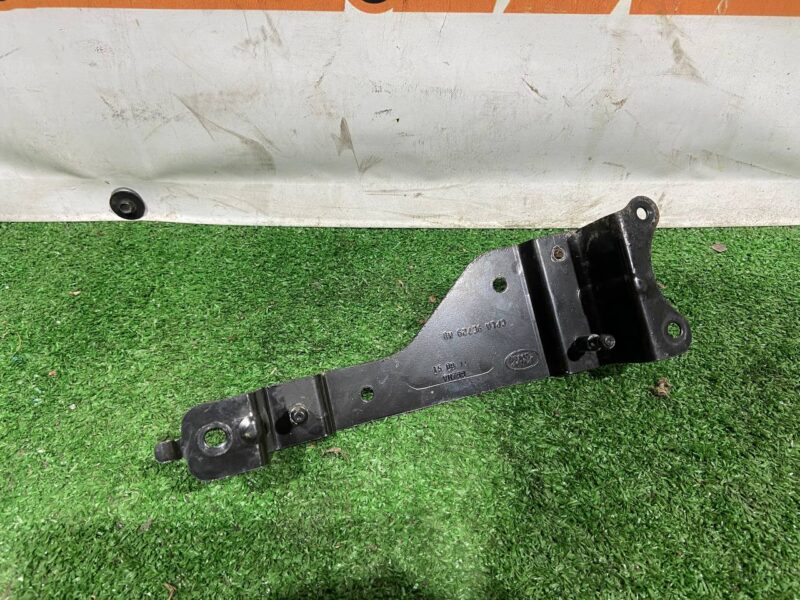 LR060076 Bracket for Range Rover L405 (2013-2021) radar mount Used cost 25 € in stock 1 pcs.