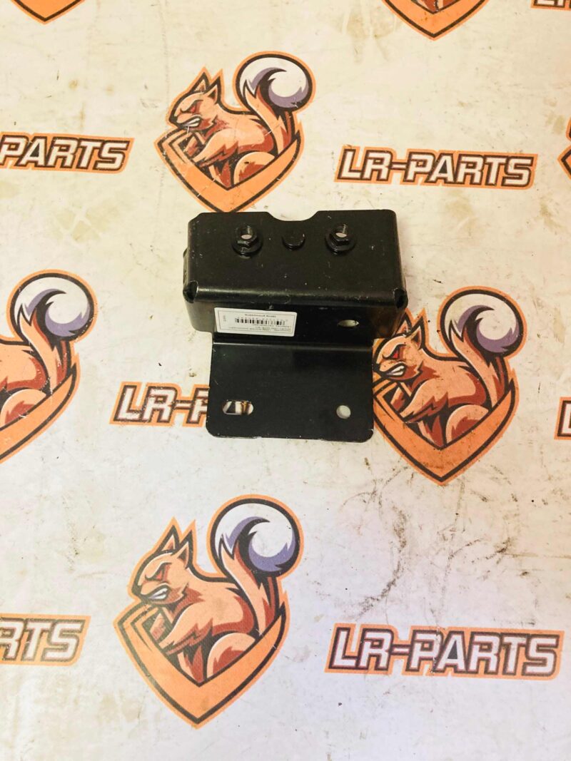 LR060753 Rear seat Bracket Right LAND ROVER DISCOVERY SPORT (L550) 2015- Used cost 10 € in stock 1 pcs.