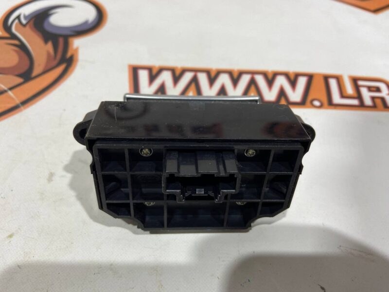 LR060857 Handbrake button Land Rover Discovery Sport L550 (2015-) Used cost 30 € in stock 1 pcs.