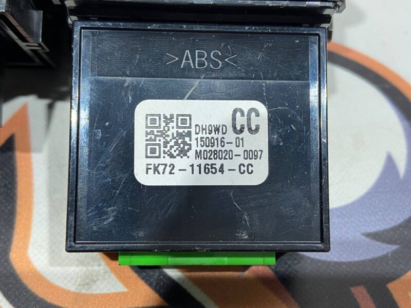 LR060997 Boot release button Land Rover Discovery Sport L550 (2015-) Used cost 50 € in stock 13 pcs.