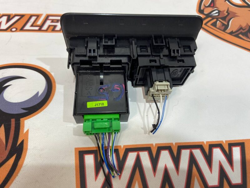 LR061000 Lighting button block with trunk opening button LAND ROVER DISCOVERY 5 Used cost 41 € in stock 5 pcs.