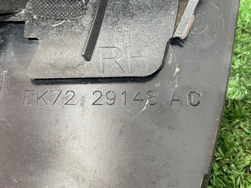 LR061128 Body trim rear right Land Rover Discovery Sport L550 (2015-) Used cost 30 € in stock 6 pcs.