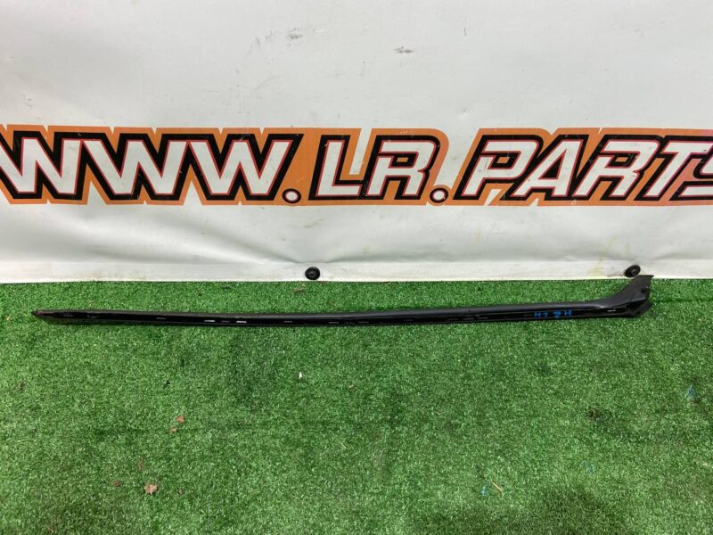LR061136 Molding front left pillar Land Rover Discovery Sport L550 (2015-) Used cost 35 € in stock 4 pcs.
