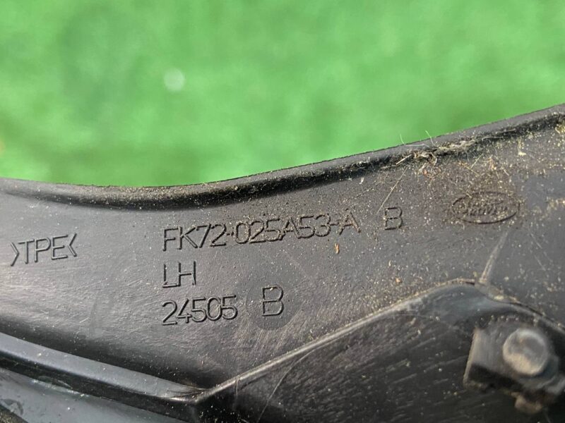 LR061136 Molding front left pillar Land Rover Discovery Sport L550 (2015-) Used cost 35 € in stock 4 pcs.