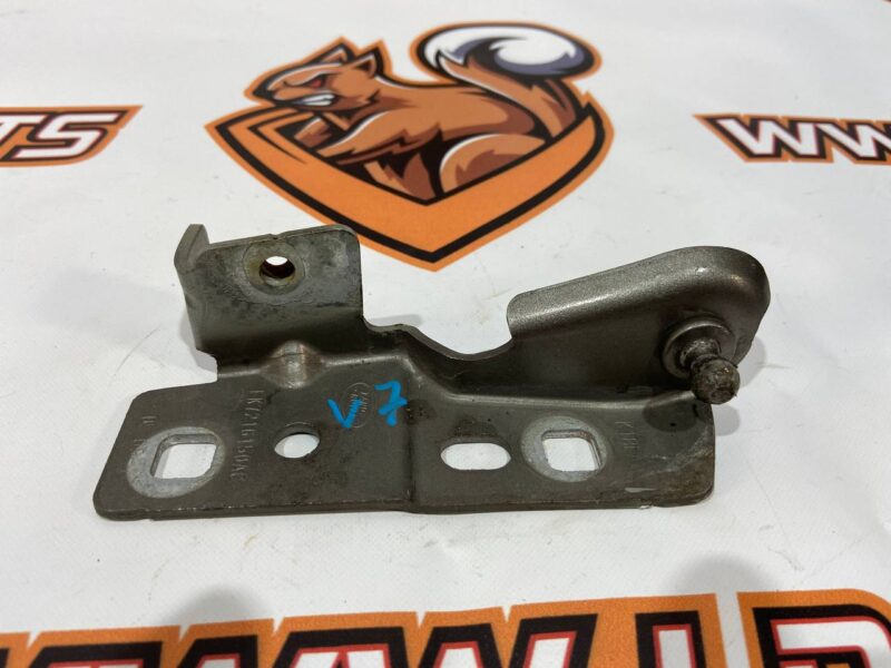 LR061244 Wing Mounting bracket Right LAND ROVER DISCOVERY SPORT L550 2015- Used cost 30 € in stock 1 pcs.