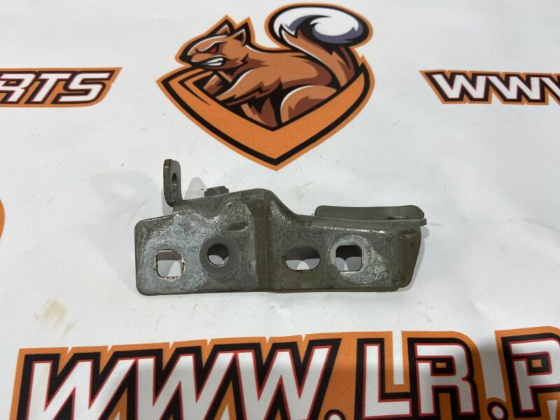 LR061255 Wing mounting bracket left Land Rover Discovery Sport L550 Used cost 20 € in stock 4 pcs.