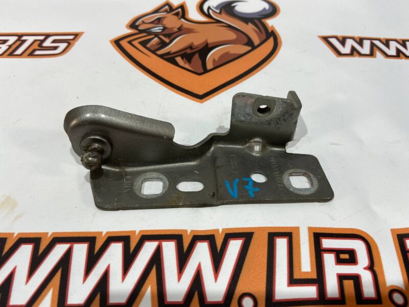 LR061255 Wing mounting bracket left Land Rover Discovery Sport L550 Used cost 20 € in stock 4 pcs.