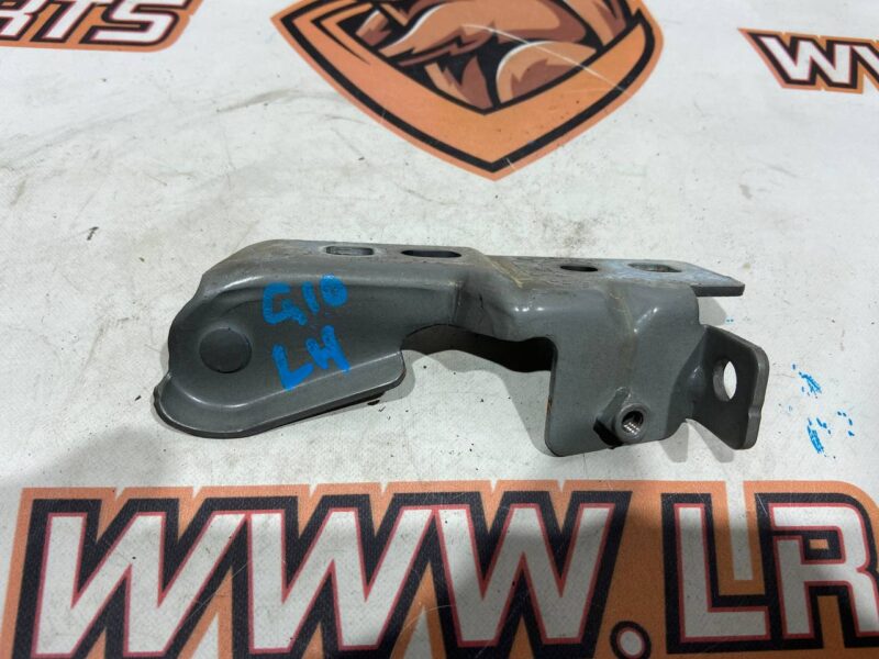 LR061255 Wing mounting bracket left Land Rover Discovery Sport L550 Used cost 20 € in stock 4 pcs.