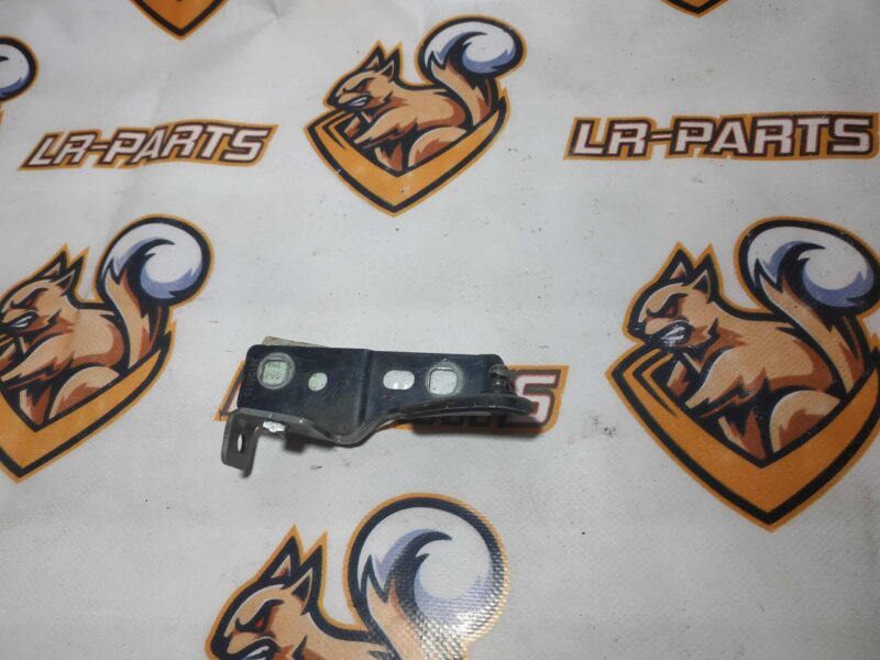LR061255 Wing mounting bracket left Land Rover Discovery Sport L550 Used cost 20 € in stock 4 pcs.