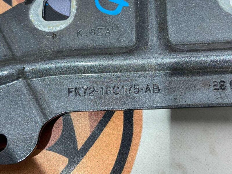 LR061259 Left wing mounting bracket Land Rover Discovery Sport L550 (2015-) Used cost 25 € in stock 4 pcs.