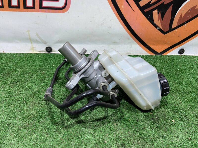 LR061403 Brake master cylinder 2.0 TDI Land Rover Discovery Sport L550 2015- Used cost 50 € in stock 3 pcs.