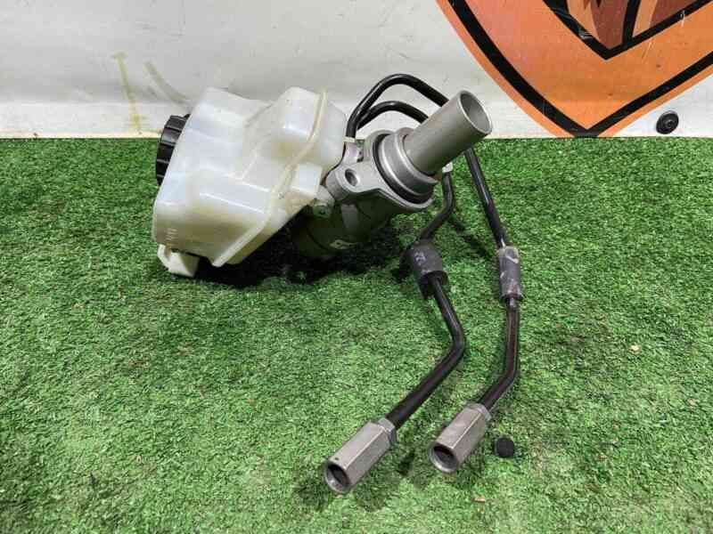 LR061403 Brake master cylinder 2.0 TDI Land Rover Discovery Sport L550 2015- Used cost 50 € in stock 3 pcs.