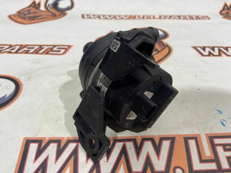 LR061983 Water pump 3.0TD Range Rover L405 (2013-2021) Used - Image 15