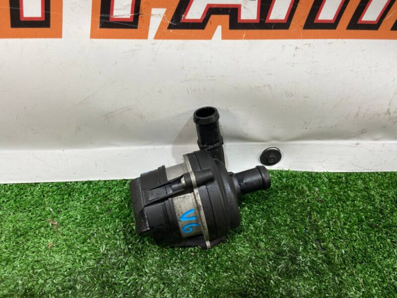LR061983 Water pump 3.0TD Range Rover L405 (2013-2021) Used cost 70 € in stock 10 pcs.
