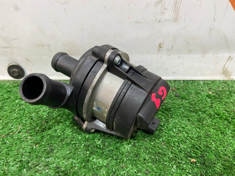 LR061983 Water pump 3.0TD Range Rover L405 (2013-2021) Used cost 70 € in stock 10 pcs.