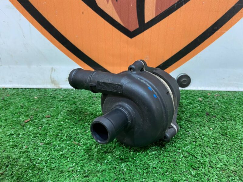 LR061983 Water pump 3.0TD Range Rover L405 (2013-2021) Used cost 70 € in stock 10 pcs.