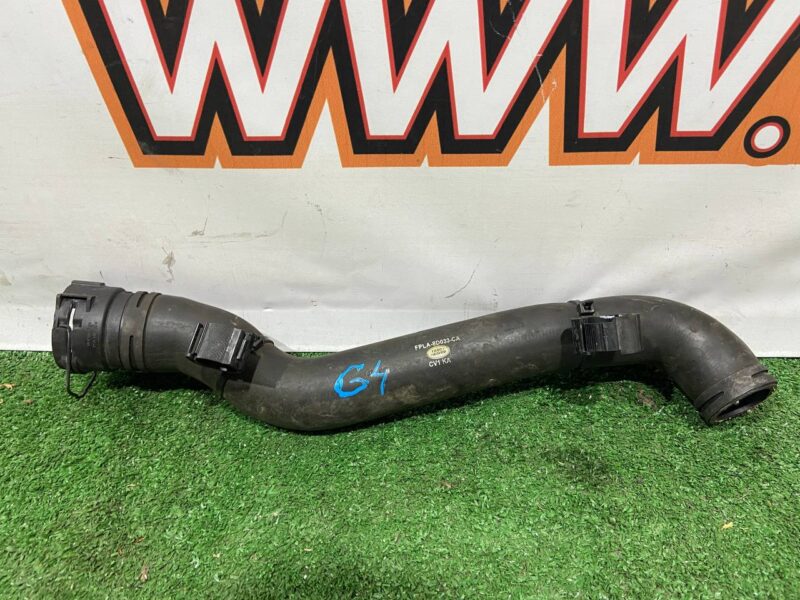 LR062094 Thermostat hose to engine 3.0 Range Rover Sport L494 (2014-2022) Used cost 10 € in stock 9 pcs.