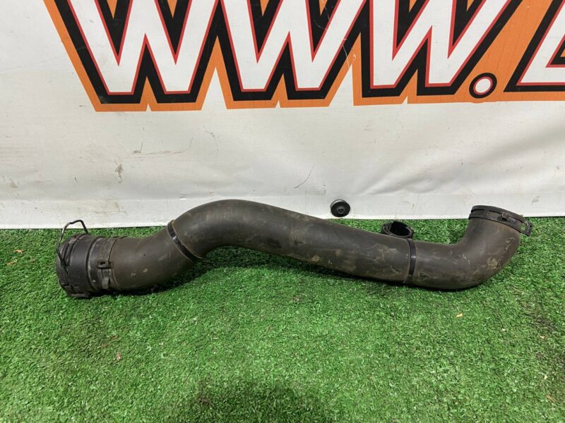 LR062094 Thermostat hose to engine 3.0 Range Rover Sport L494 (2014-2022) Used cost 10 € in stock 9 pcs.