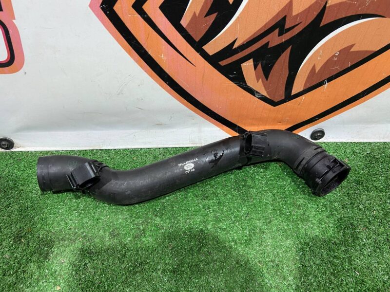 LR062094 Thermostat hose to engine 3.0 Range Rover Sport L494 (2014-2022) Used cost 10 € in stock 9 pcs.